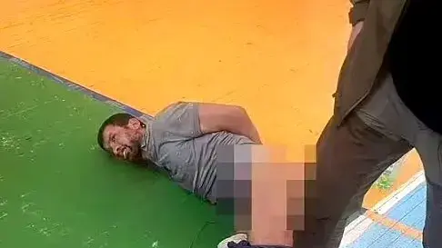 אחד המחבלים שביצעו את הפיגוע באולם הקונצרטים במוסקבה, שמסאדין פרידוני, מחושמל במהלך חקירותיו, רוסיה, 23 במרץ 2024
