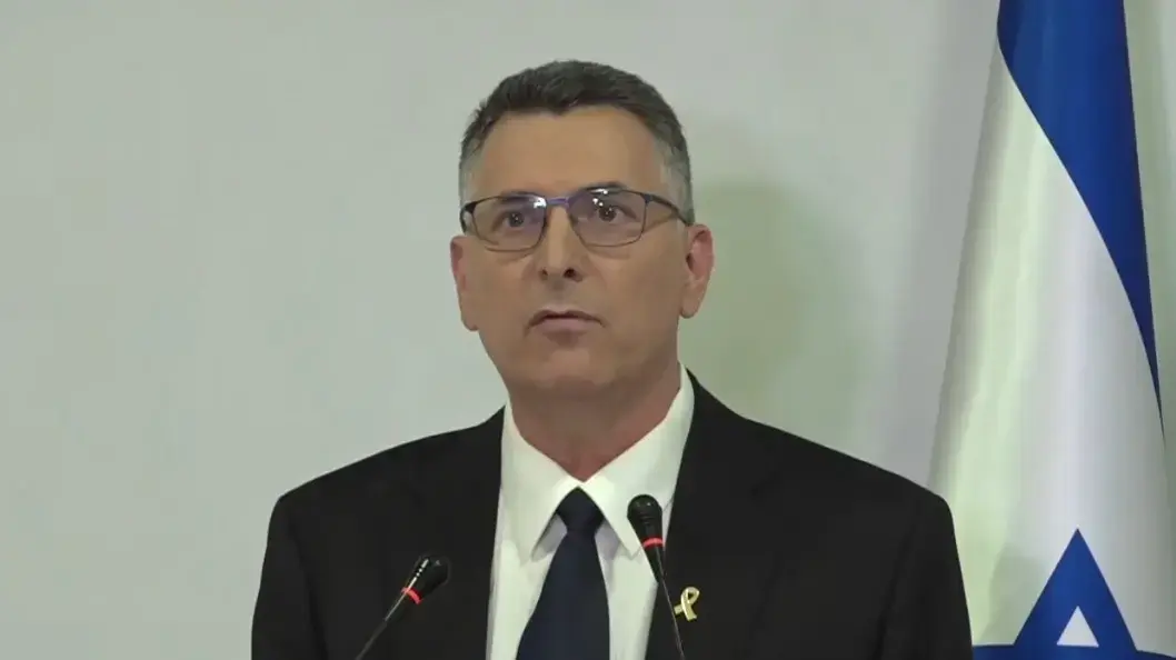 גדעון סער בהצהרה לתקשורת, תל אביב. 25 במרץ 2024 גדעון סער בהצהרה לתקשורת, תל אביב. 25 במרץ 2024