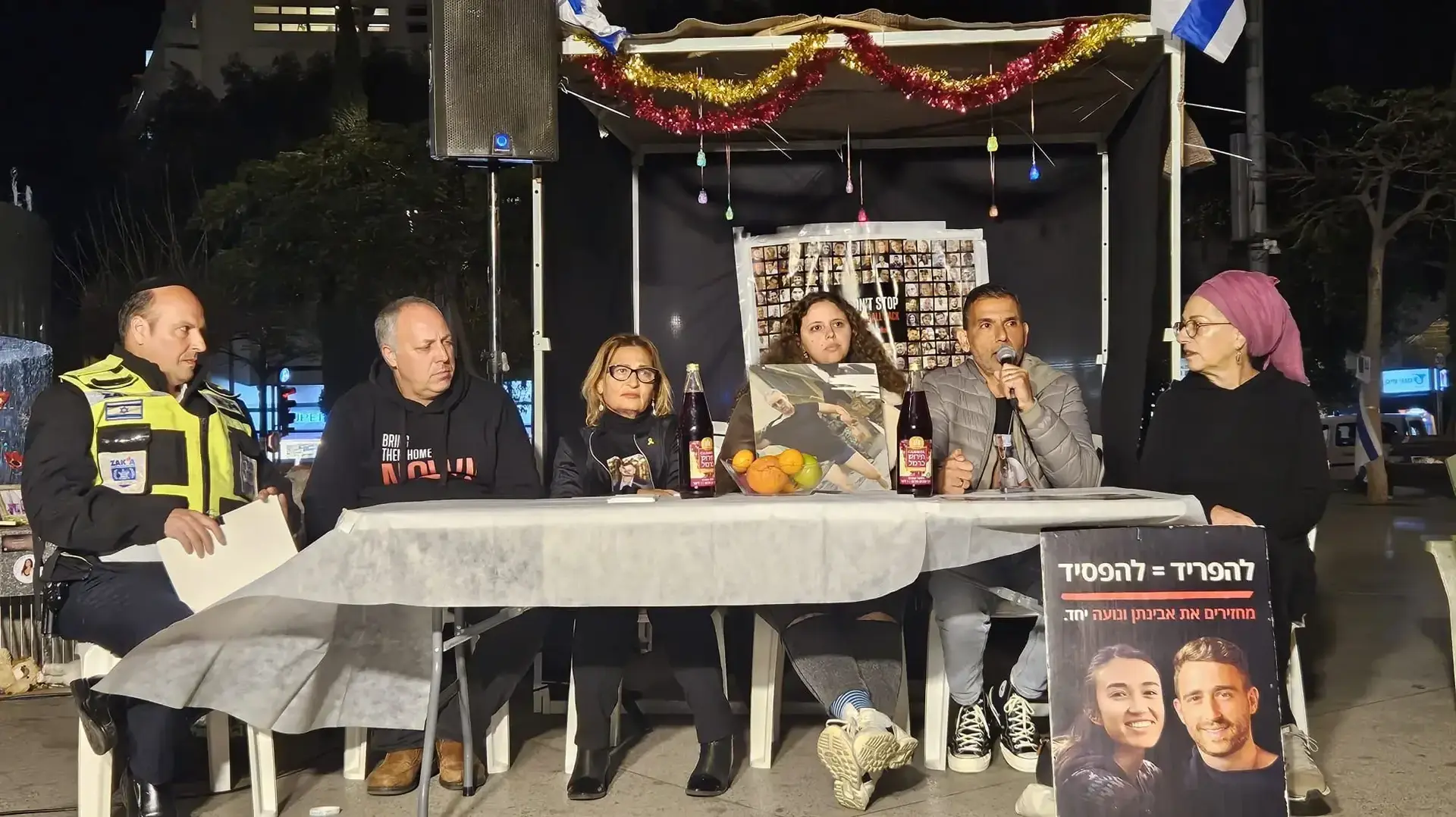 דיצה אור, קובי בן עמי, יולי בן עמי, אורית מאיר, שלומי ברגר וחיים אוטמזגין בסוכה בדיזינגוף, 25 במרץ 2024