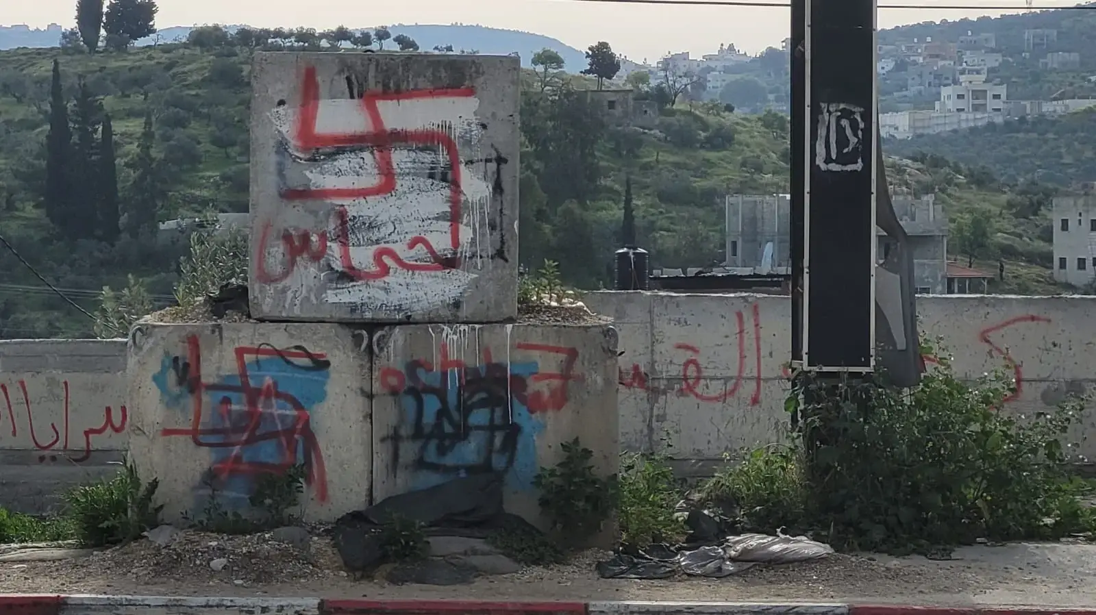 כתובות חמאס וצלבי קרס רוססו בחווארה. 26.03.2024