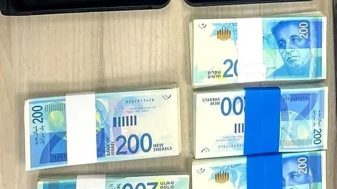 רכבי יוקרה, נשק וכסף שנתפסו בבתיהם של החשודים בשרון