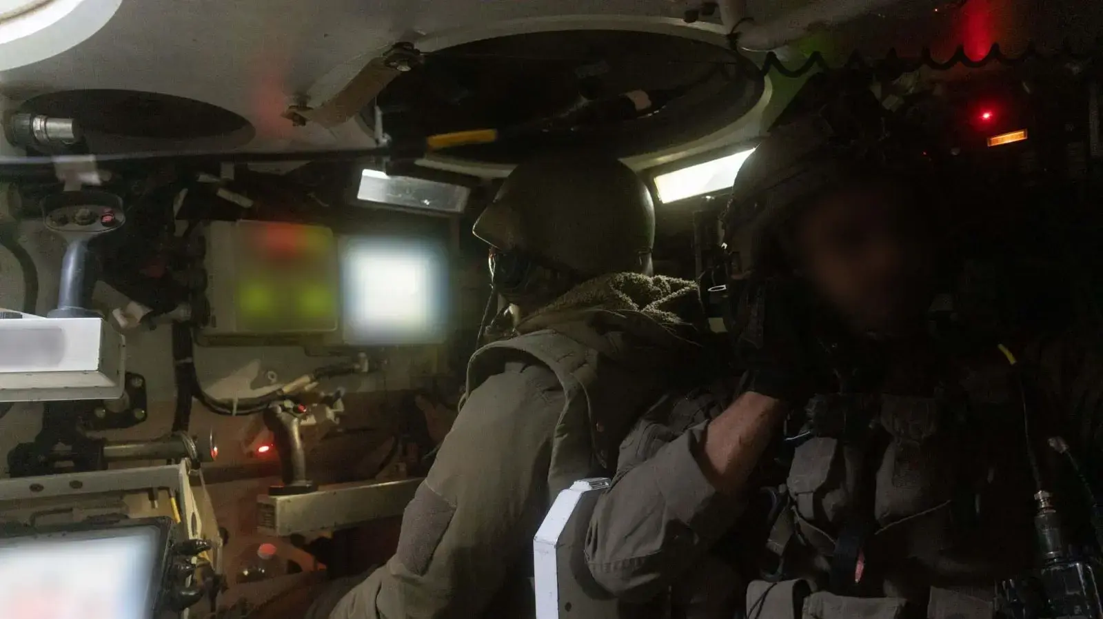 תיעוד מלחימת צוות הקרב של חטיבת גבעתי בחאן יונס תיעוד מלחימת צוות הקרב של חטיבת גבעתי בחאן יונס