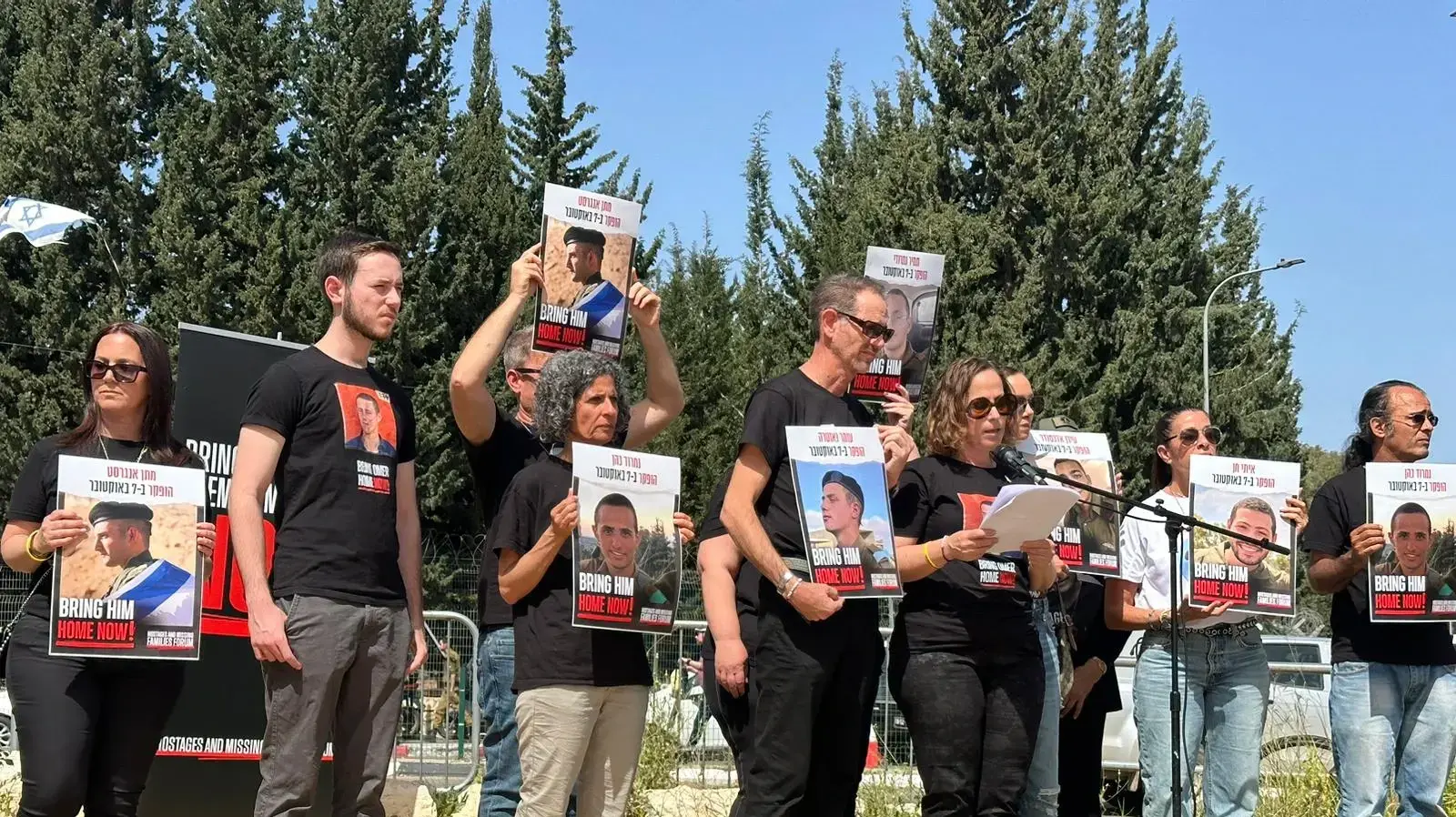 הצהרה לתקשורת של משפחות החיילים החטופים, לפני פגישתם לראשונה עם רוה״מ הצהרה לתקשורת של משפחות החיילים החטופים, לפני פגישתם לראשונה עם רוה״מ