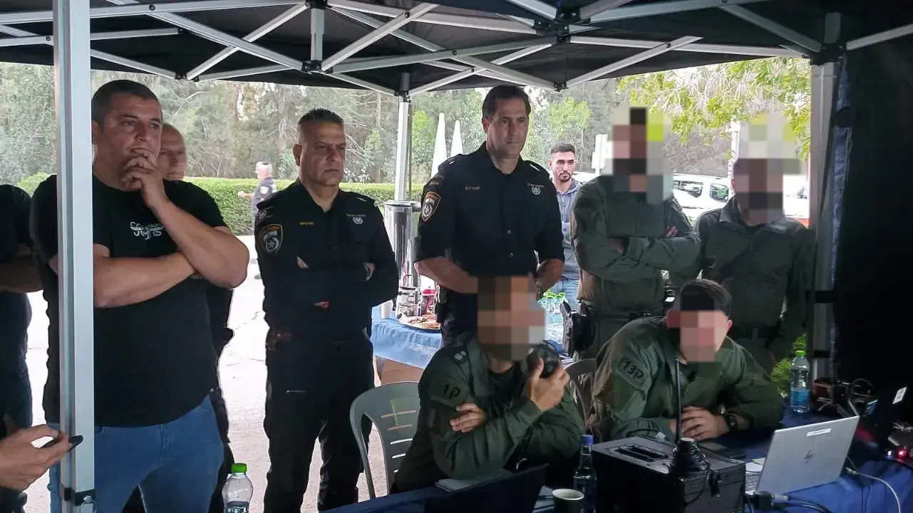 כוחות הביטחון עצרו את אחותו של איסמעיל הנייה בשם צבאח עבד אל סאלם הניה כוחות הביטחון עצרו את אחותו של איסמעיל הנייה בשם צבאח עבד אל סאלם הניה