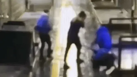 תיעוד קשה לצפייה: היכו בעל עסק בירושלים עד זוב דם