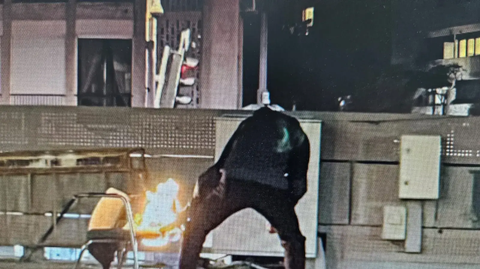 חשוד הצית כיסאות בכיכר רבין, 2 בפברואר 2024