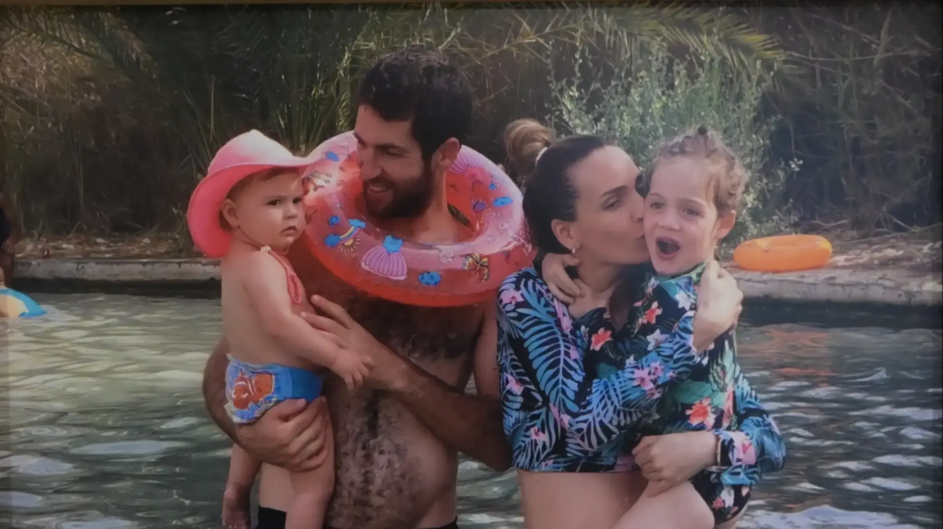 שגיא ואביטל דקל חן עם בנותיהן שגיא ואביטל דקל חן עם בנותיהן