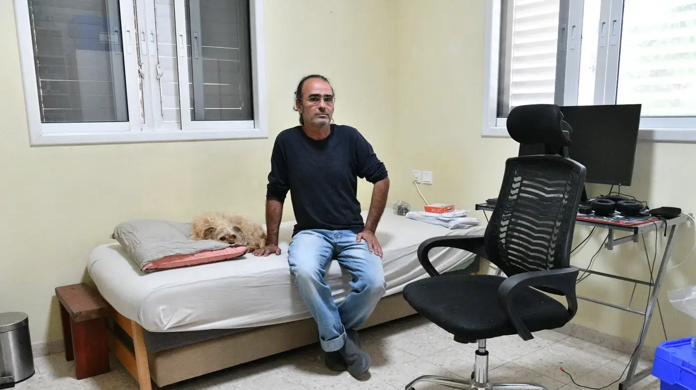 יהודה,אביו של החטוף נמרוד כהן בחדרו, רחובות יהודה,אביו של החטוף נמרוד כהן בחדרו, רחובות