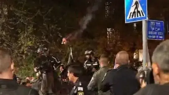 מפגין נעצר בירושלים לאחר שהשליך לפיד לעבר פרש משטרתי