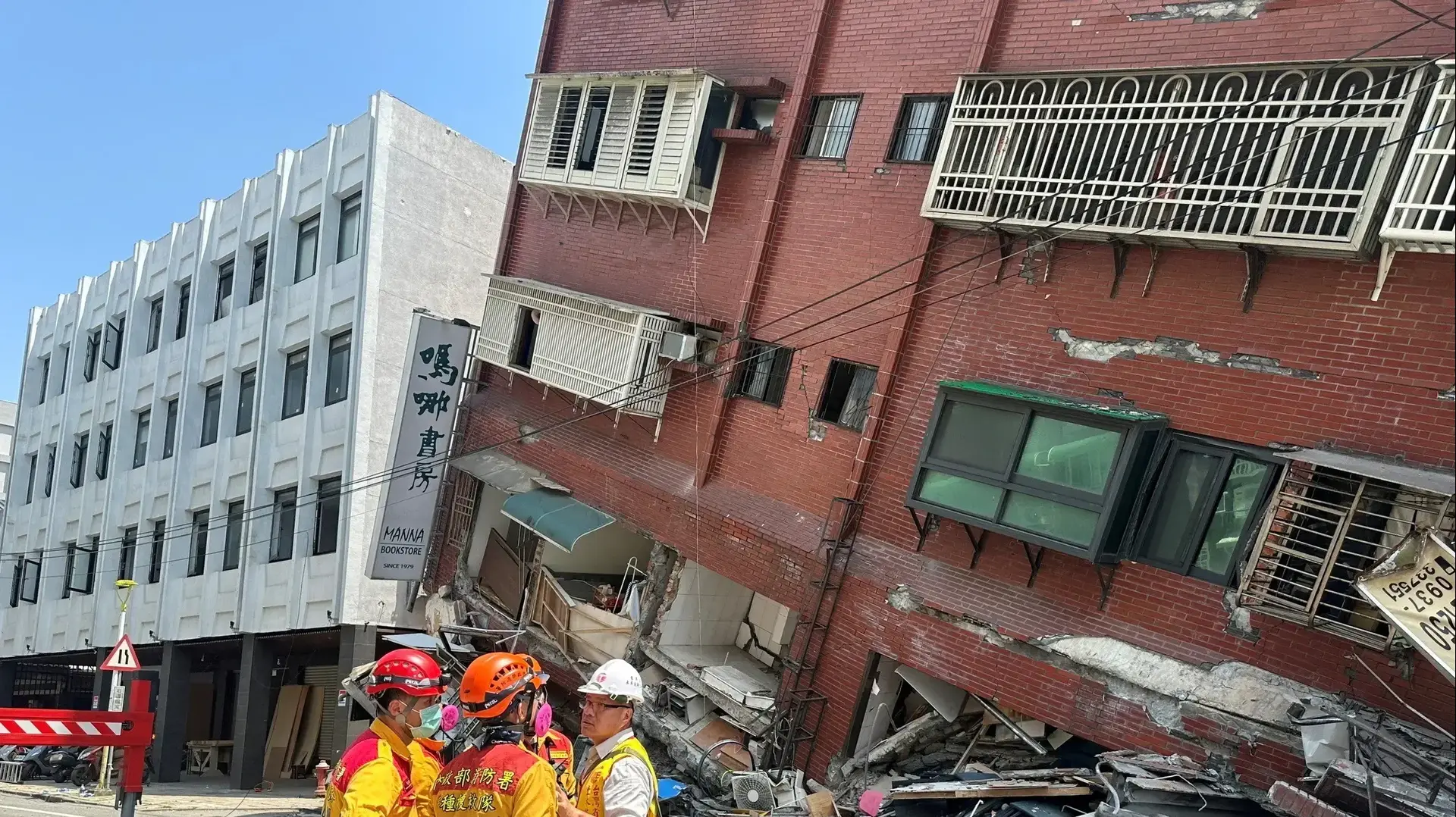 מבנה שקרס בעקבות רעידת בהואלין, טייוואן, 3 באפריל 2024 מבנה שקרס בעקבות רעידת בהואלין, טייוואן, 3 באפריל 2024