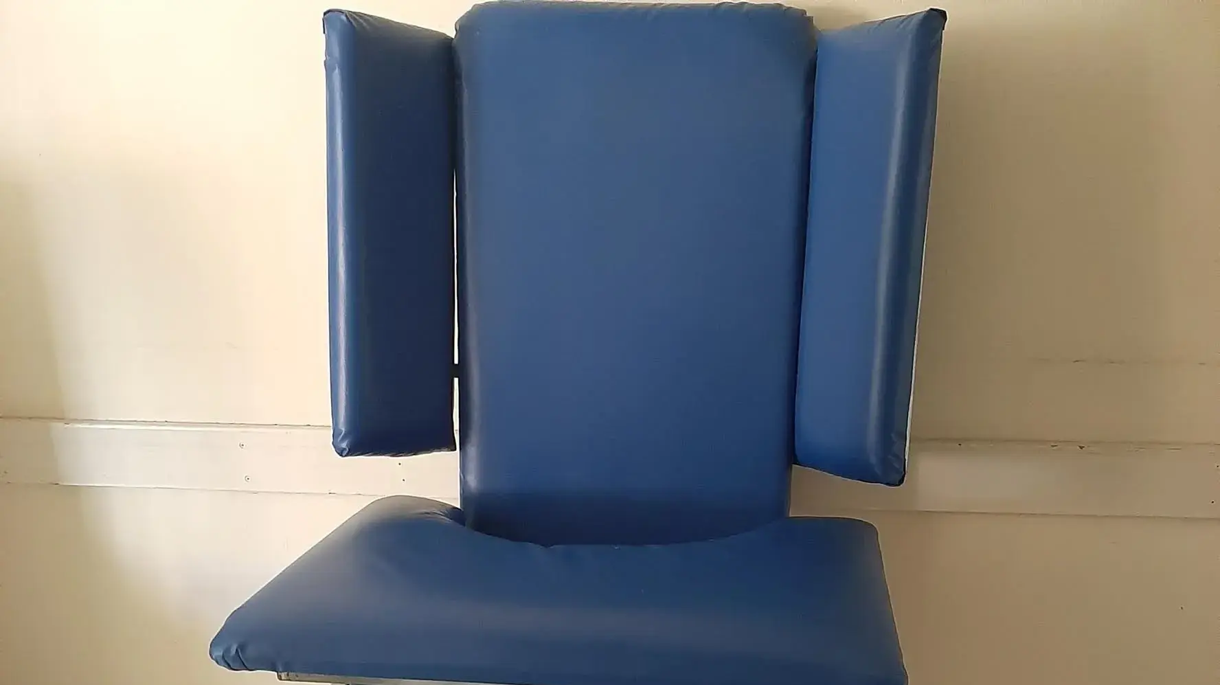 הכיסא שקושרים בו את דיירי המעון הכיסא שקושרים בו את דיירי המעון