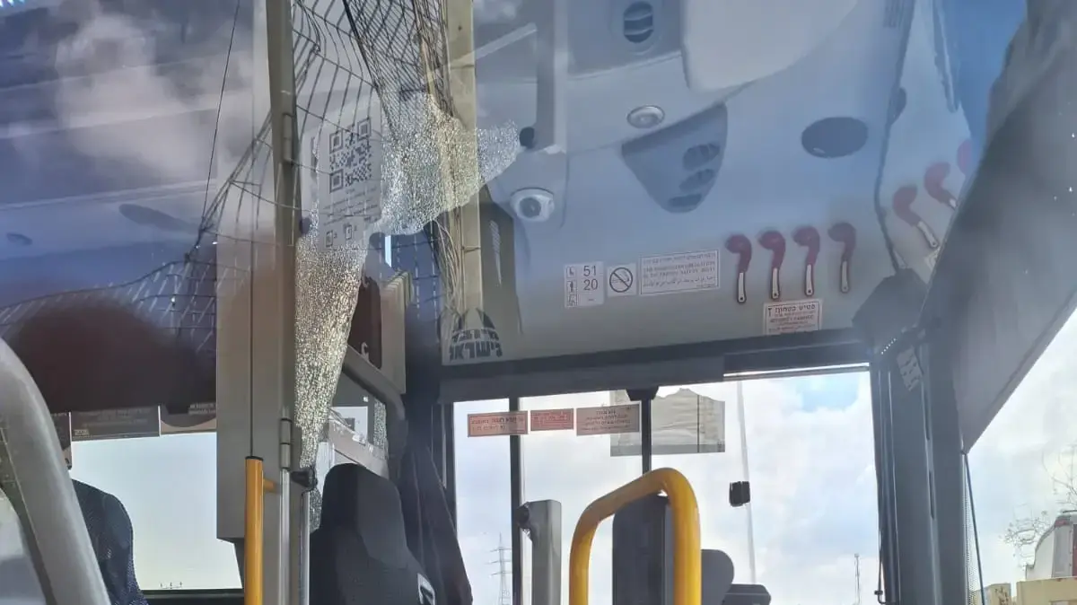 פיגוע ירי לעבר אוטובוס בשומרון 07 באפריל 2024 פיגוע ירי לעבר אוטובוס בשומרון 07 באפריל 2024