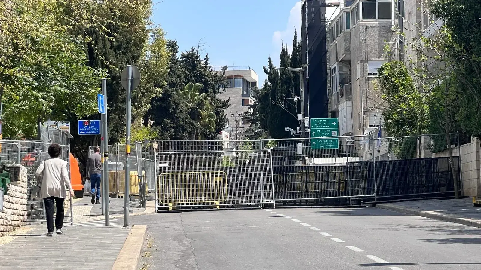 הכנות מול מעון ראש הממשלה לקראת ההפנגה המתוכננת במקום לציון חצי שנה מהשביעי באוקטובר 07 באפריל 2024 הכנות מול מעון ראש הממשלה לקראת ההפנגה המתוכננת במקום לציון חצי שנה מהשביעי באוקטובר 07 באפריל 2024