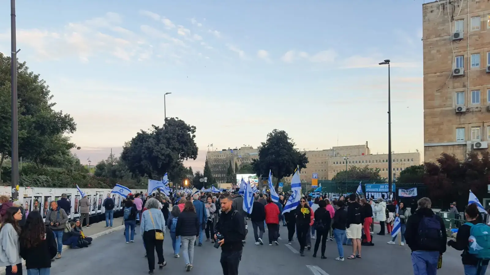 עצרת- "חצי שנה של עינויים בשבי החמאס", כיכר יק"א, 7 באפריל 2024 עצרת- "חצי שנה של עינויים בשבי החמאס", כיכר יק"א, 7 באפריל 2024