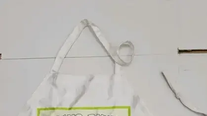 סינר ילדים שאותרה ע"י המשטרה באזור המסיבות נובה ופסיידאק סינר ילדים שאותרה ע"י המשטרה באזור המסיבות נובה ופסיידאק