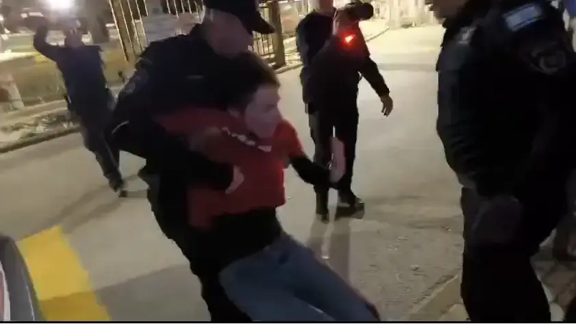 מפקד מרחב מנשה מתעמת עם מפגינים,קיסריה 08 באפריל 2024 מפקד מרחב מנשה מתעמת עם מפגינים,קיסריה 08 באפריל 2024
