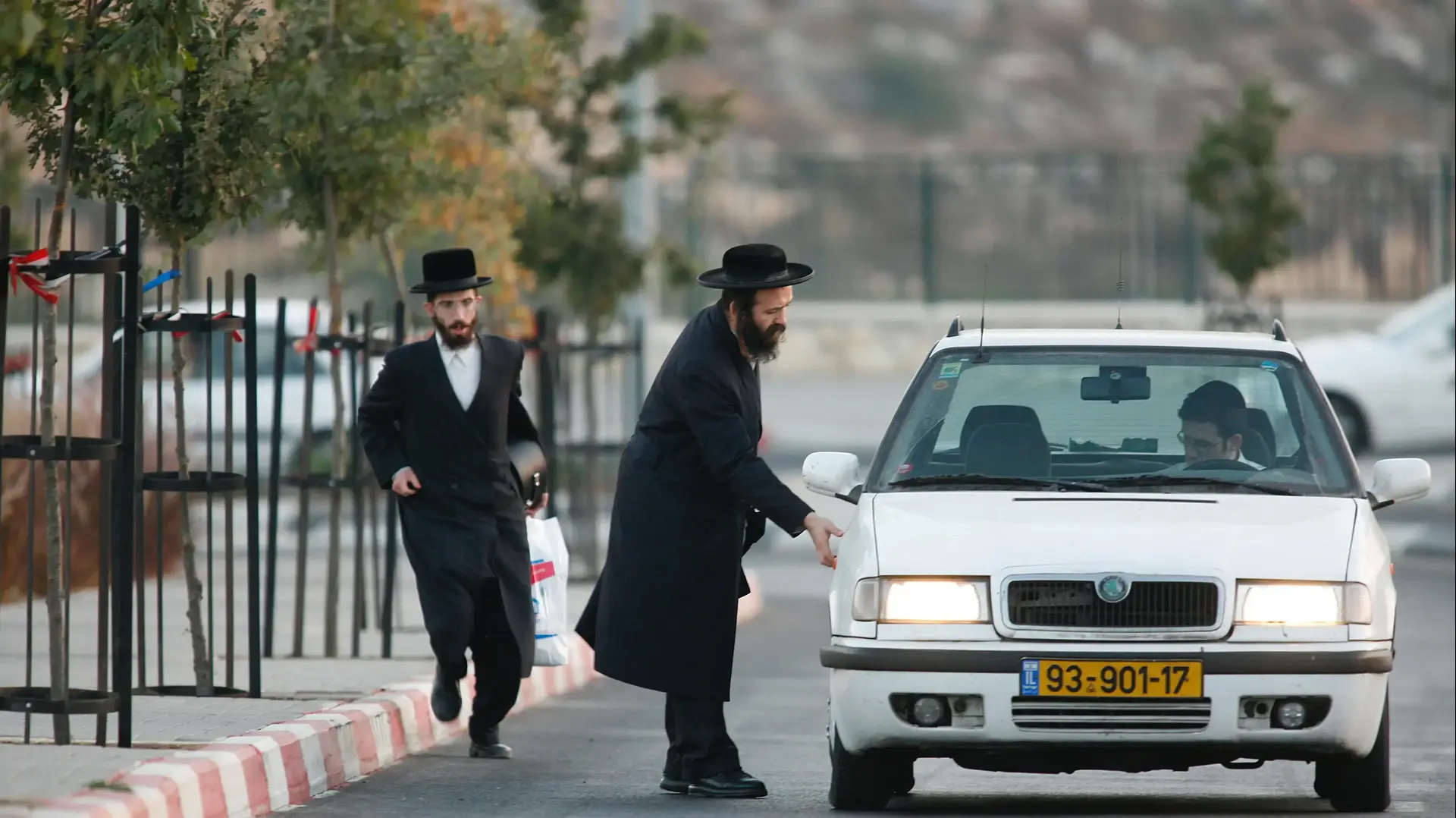 רחוב חרדי ורכבים רחוב חרדי ורכבים