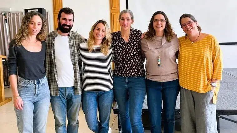 ד"ר שלומית צפריר, מנהלת המרפאת הפסיכיאטריה לילדים ומתבגרים ספרא בתל השומר עם הצוות המטפל
ד"ר שלומית צפריר, מנהלת המרפאת הפסיכיאטריה לילדים ומתבגרים ספרא בתל השומר עם הצוות המטפל