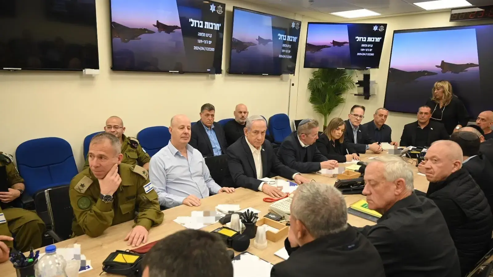 ראש הממשלה בנימין נתניהו מכנס בשעה זו את קבינט ניהול המלחמה, בקריה בתל אביב