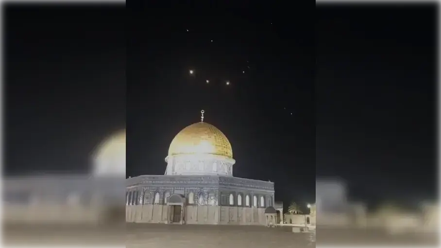 הדי פיצוצים ויירוטים מעל הר הבית בעקבות המתקפה האיראנית 14 באפריל 2024 הדי פיצוצים ויירוטים מעל הר הבית בעקבות המתקפה האיראנית 14 באפריל 2024