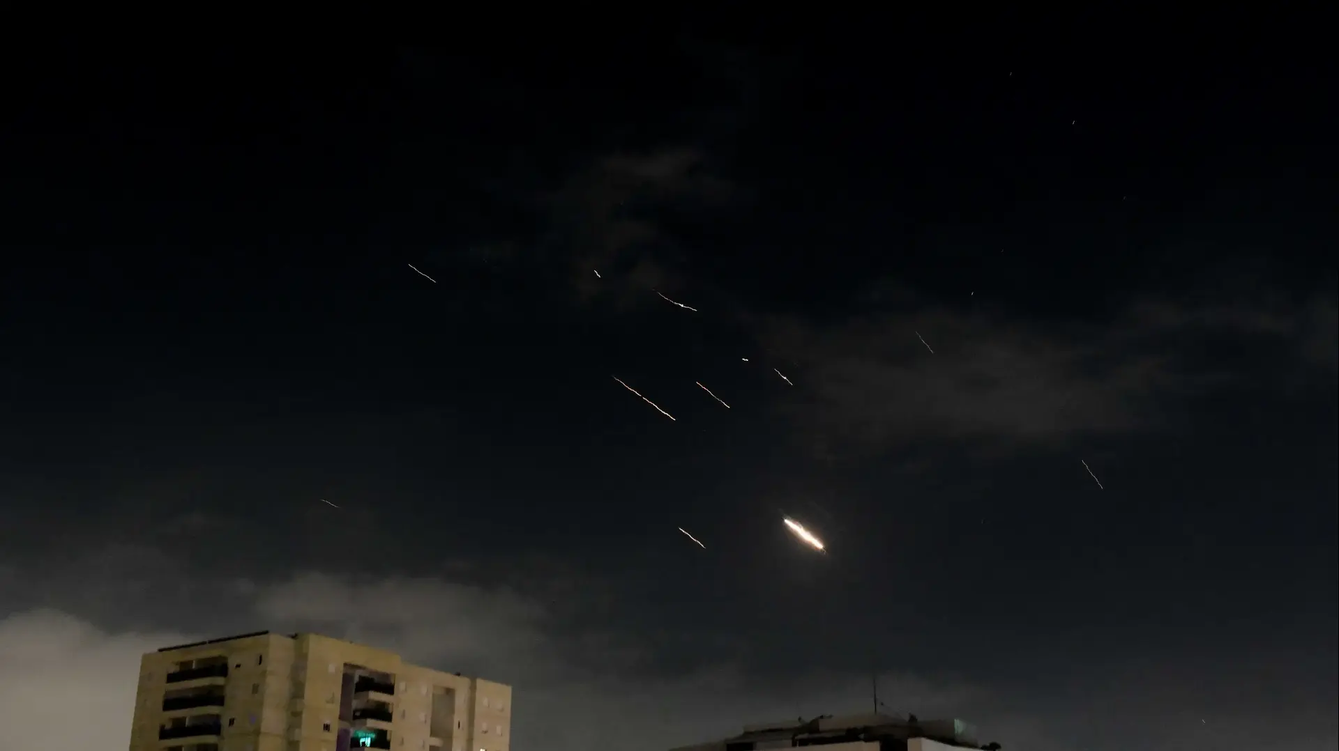 רסיס יירוט בערד בעקבות המתקפה האיראנית 14 באפריל 2024 רסיס יירוט בערד בעקבות המתקפה האיראנית 14 באפריל 2024