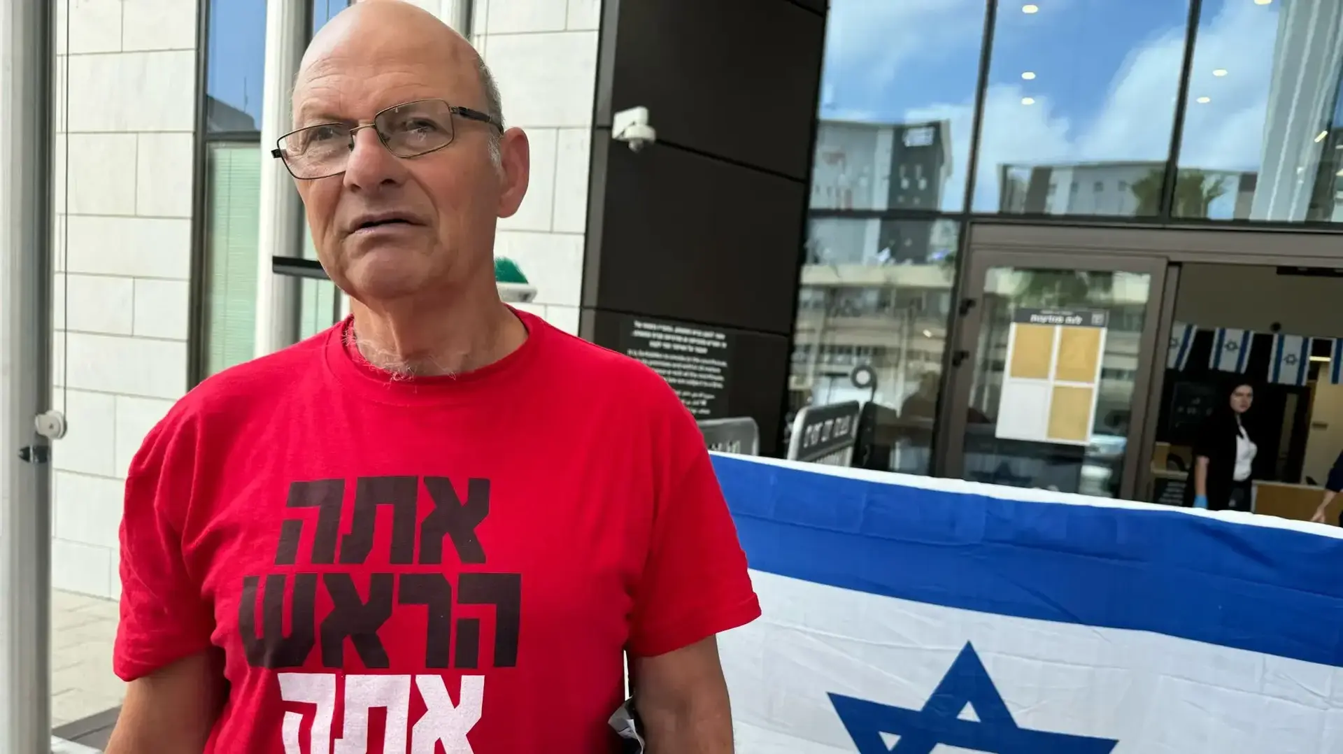 אמיר השכל מחות לדיון בהארכת מעצרו אמיר השכל מחות לדיון בהארכת מעצרו