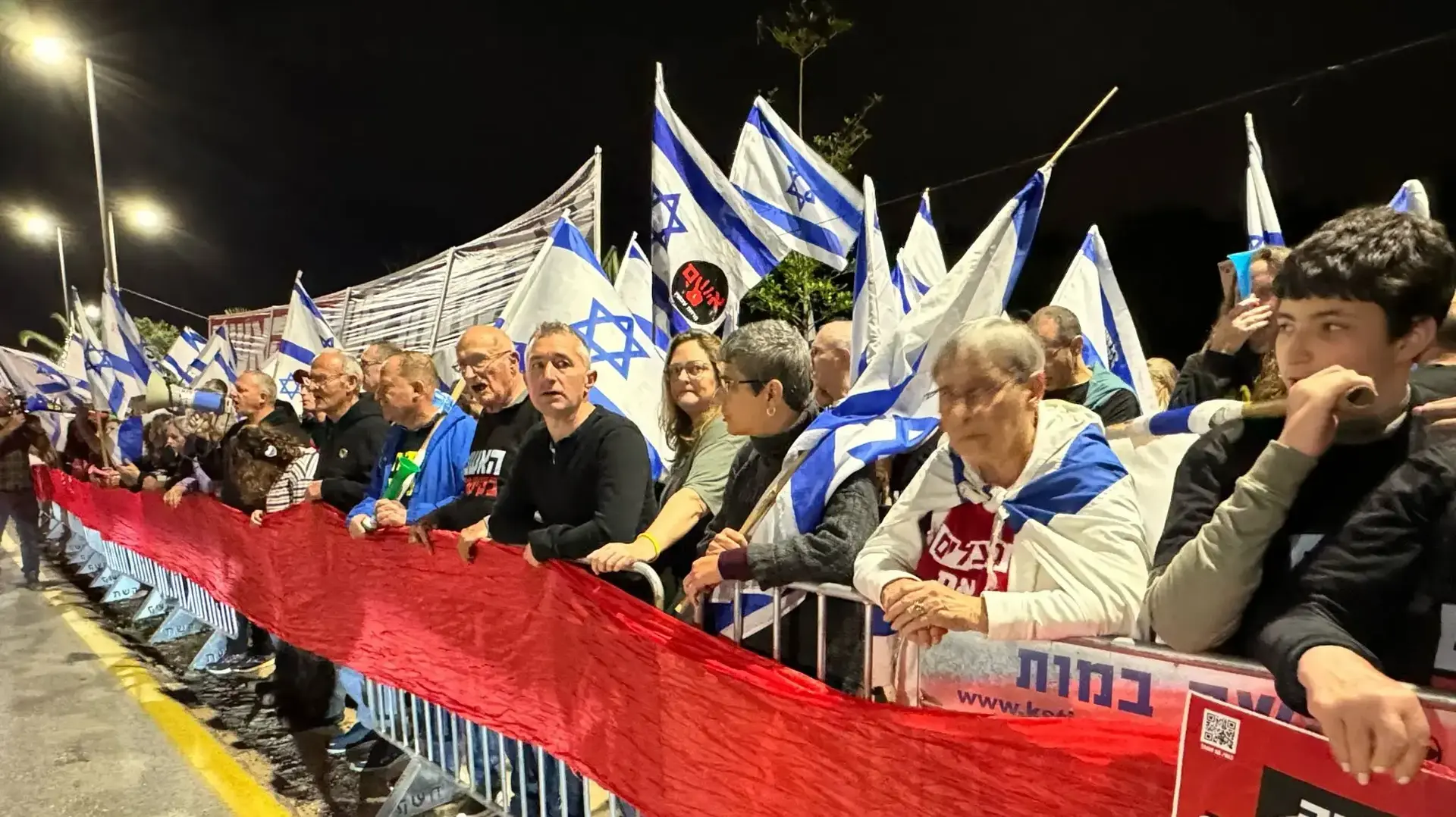 כאלף איש הפגינו בשבת בקיסריה כאלף איש הפגינו בשבת בקיסריה