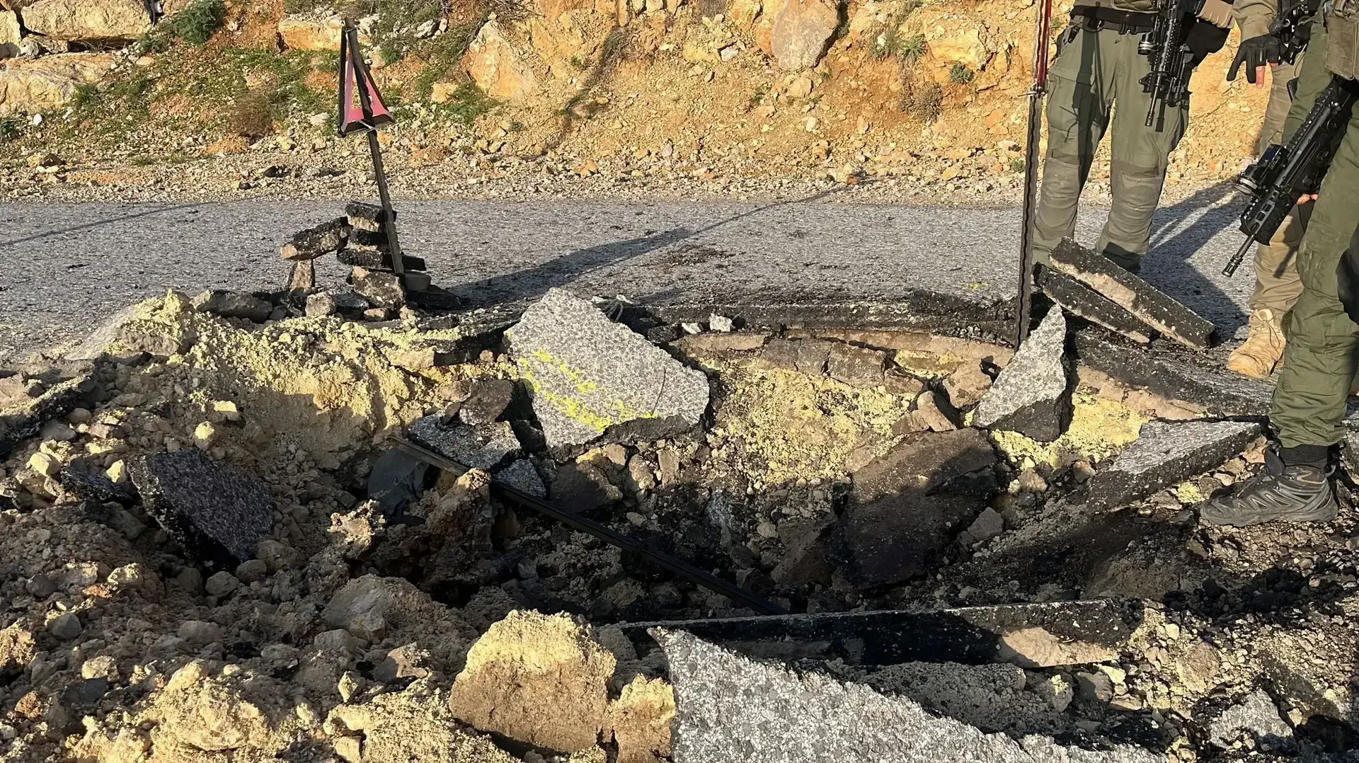 נזק שנגרם לבסיס נבטים בעקבות מתקפת הטילים של איראן, 14 באפריל 2024 נזק שנגרם לבסיס נבטים בעקבות מתקפת הטילים של איראן, 14 באפריל 2024