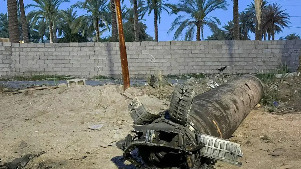 שרידי טיל ששיגרה איראן ונחת בשטח עיראק, 14 באפריל 2024 שרידי טיל ששיגרה איראן ונחת בשטח עיראק, 14 באפריל 2024