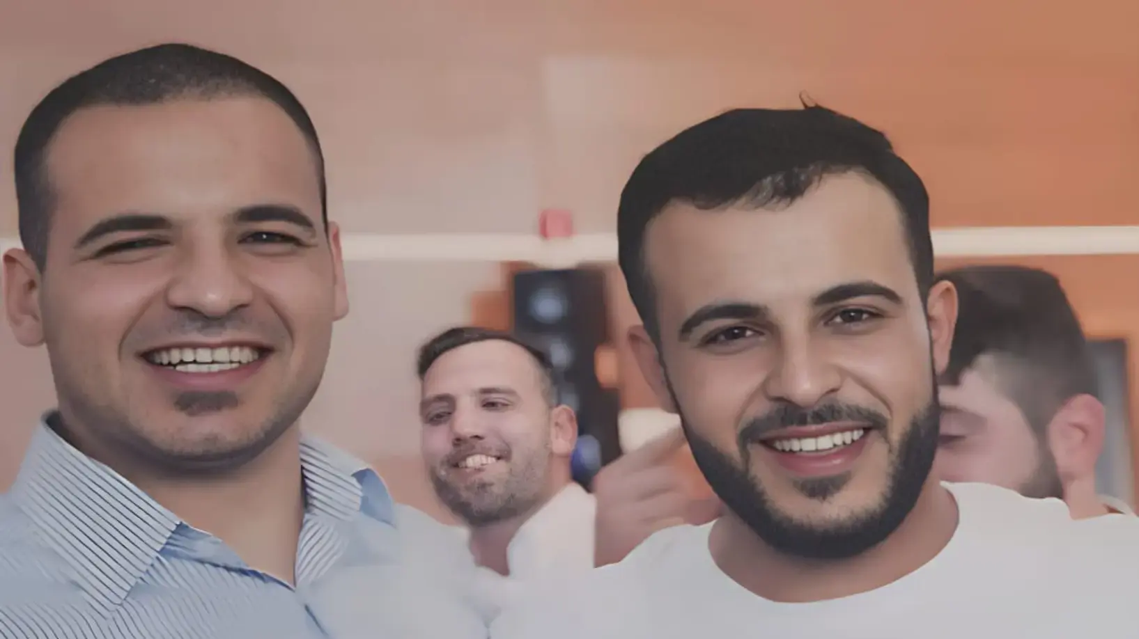 מימין סלמאן חבקה ז"ל עם אחיו חוסאם חבקה מימין סלמאן חבקה ז"ל עם אחיו חוסאם חבקה