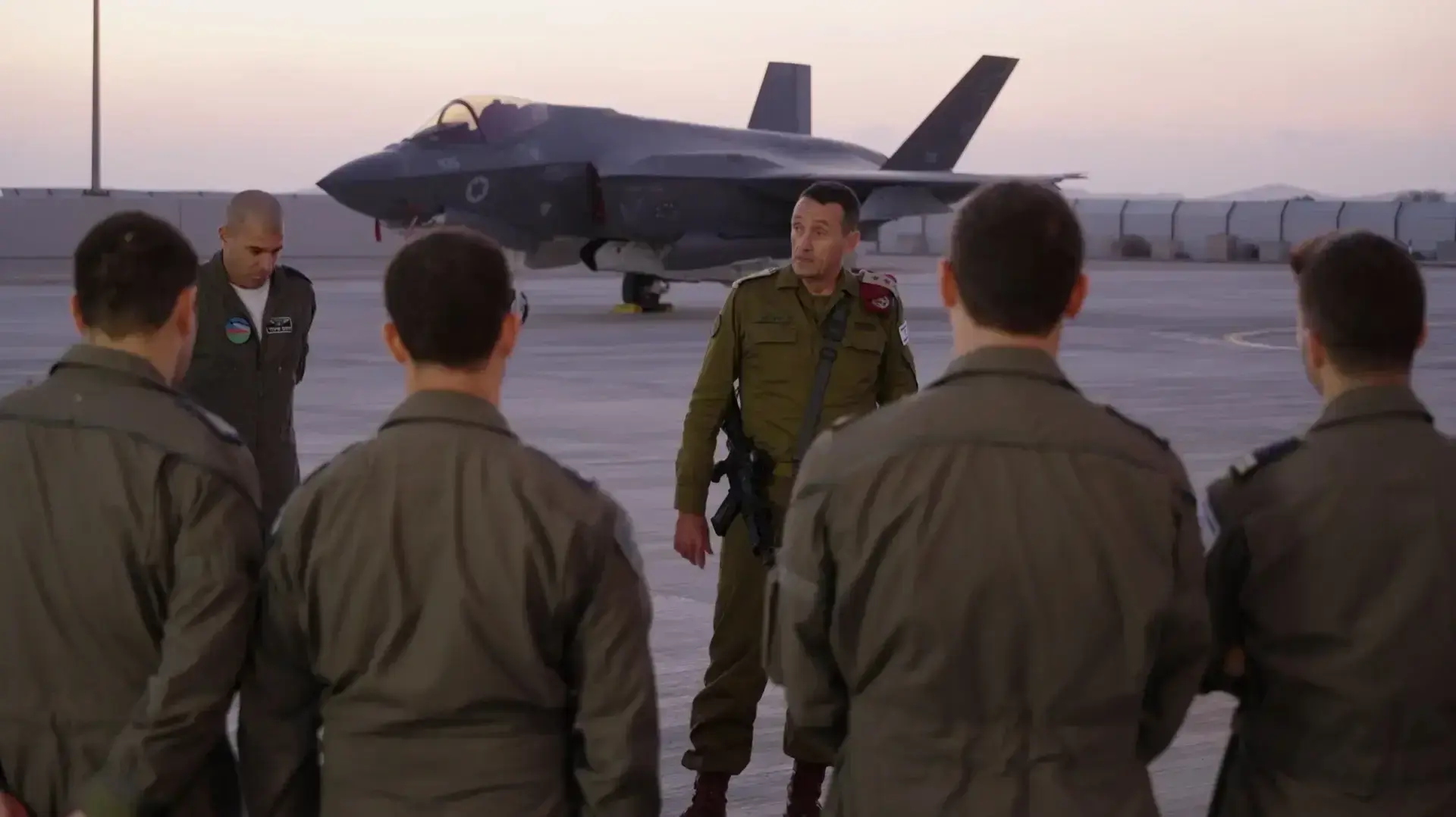 הרמטכ״ל בבסיס נבטים: טילים לשטח מדינת ישראל יענו בתגובה
