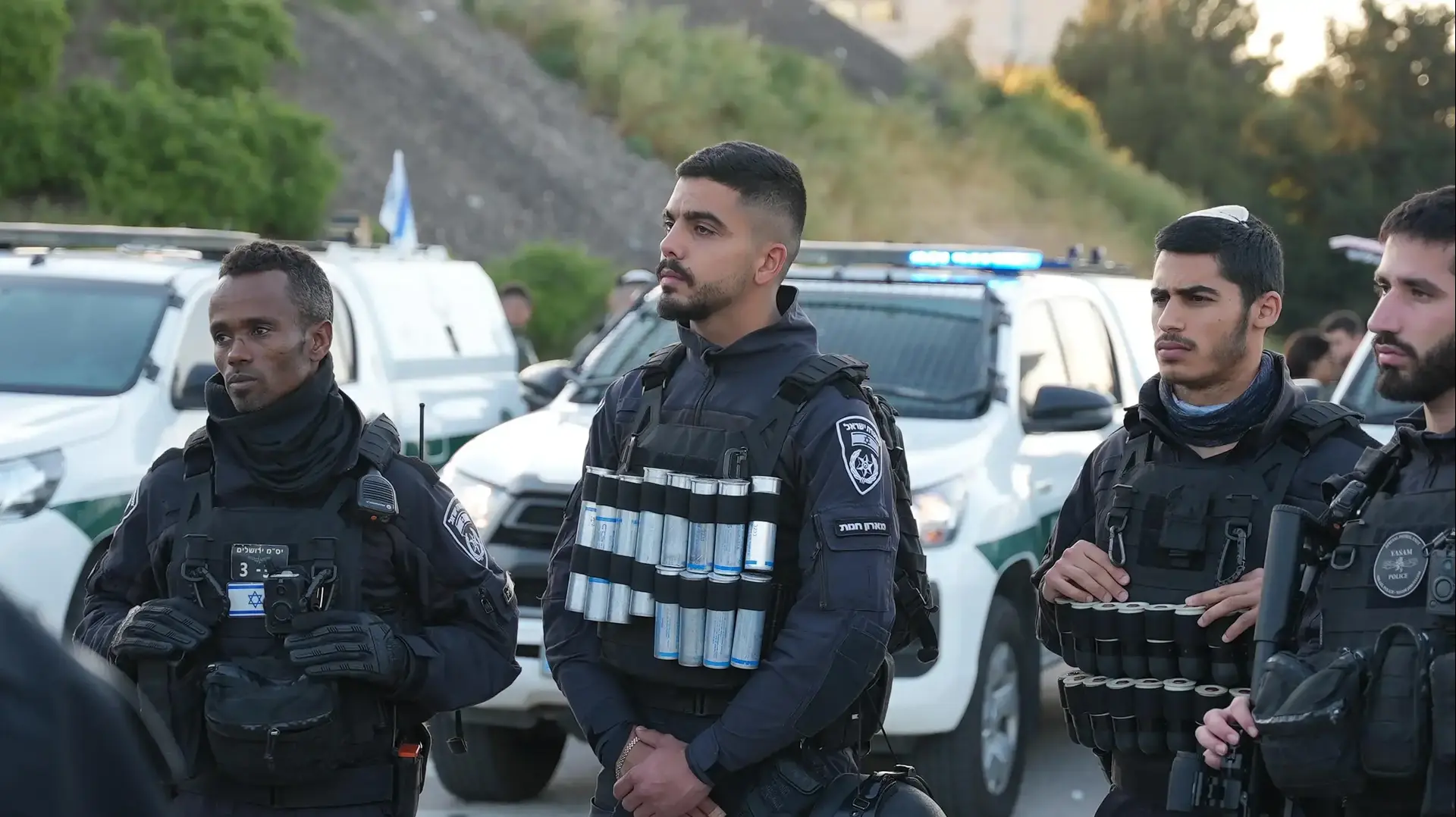 כוחות משטרה בהריסת ביתו של המחבל חאלד אל מוחתסב שביצע את פיגוע הירי בכניסה לתחנת המשטרה שלם במחוז ירושלים
16 באפריל 2024 כוחות משטרה בהריסת ביתו של המחבל חאלד אל מוחתסב שביצע את פיגוע הירי בכניסה לתחנת המשטרה שלם במחוז ירושלים
16 באפריל 2024