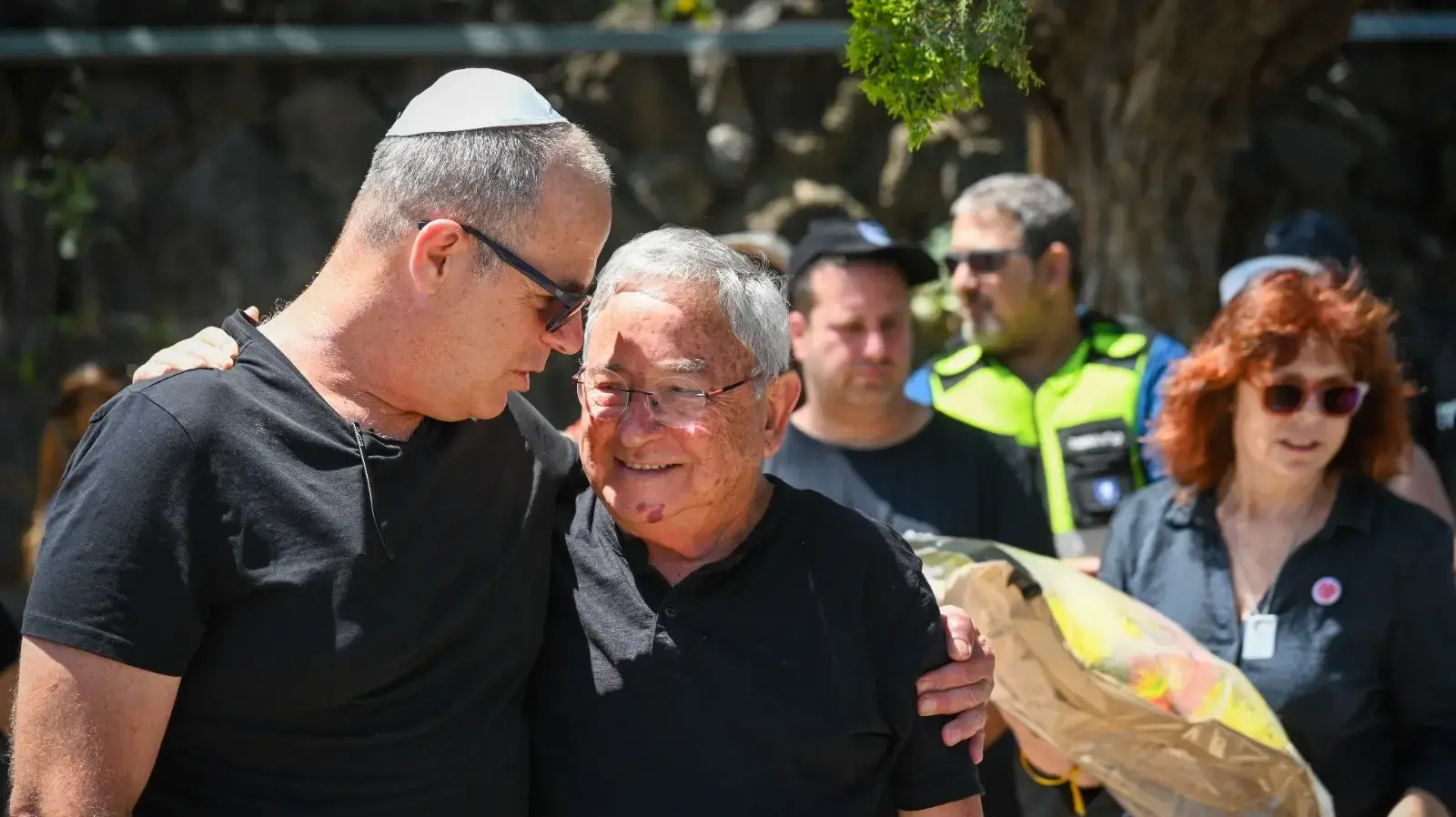 חנן יובל בהלווית נעמי פולני, כנרת, 16 באפריל 2024 חנן יובל בהלווית נעמי פולני, כנרת, 16 באפריל 2024
