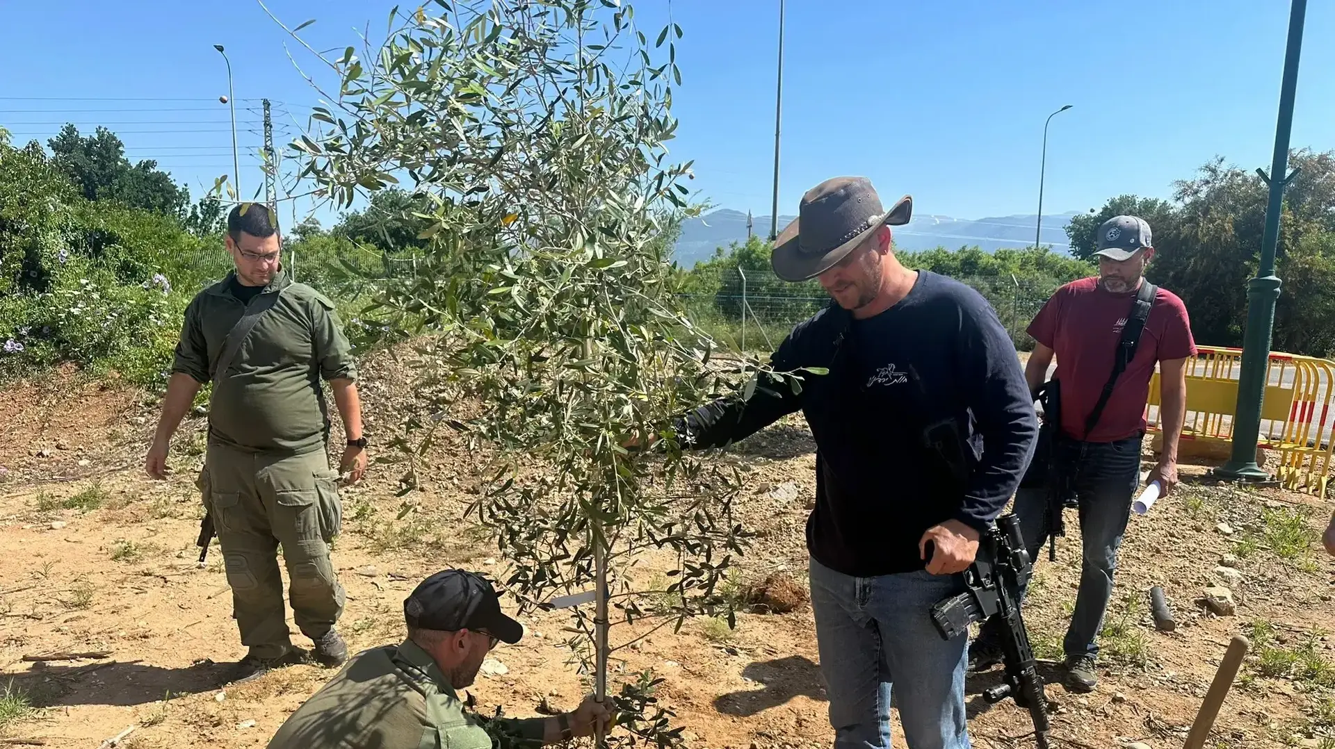 נטיעה בקיבוץ הגושרים , שתושביו פונו ממנו 17 באפריל 2024 נטיעה בקיבוץ הגושרים , שתושביו פונו ממנו 17 באפריל 2024