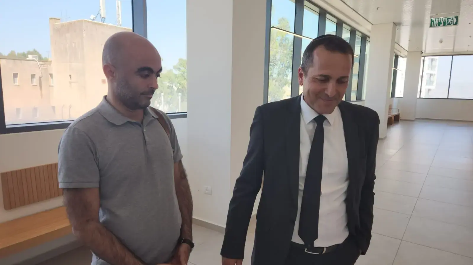 מימין עו"ד אפי דמרי ולידו אליהו יוסיאן מימין עו"ד אפי דמרי ולידו אליהו יוסיאן