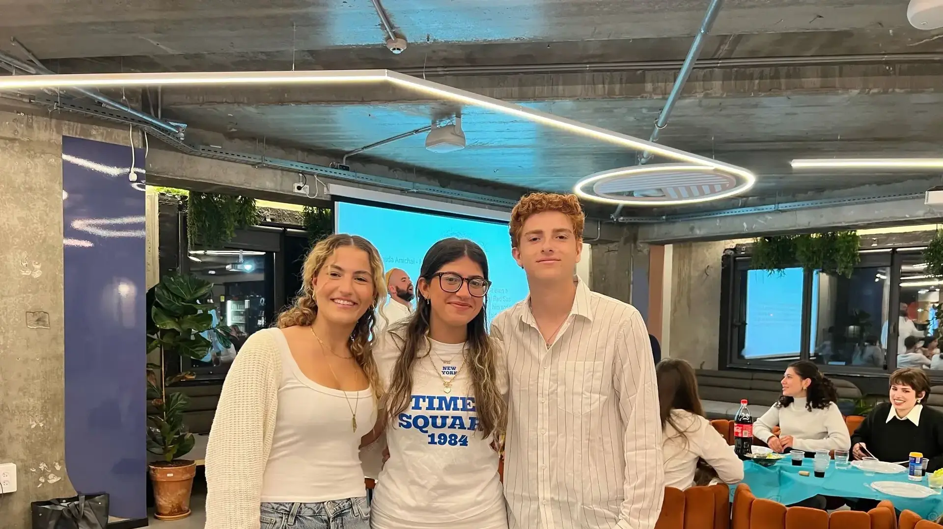 משתתפי מסע חוגגים את חג הפסח משתתפי מסע חוגגים את חג הפסח