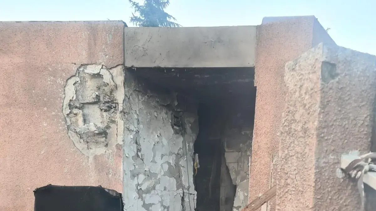 פגיעה ישירה של טיל חיזבאללה בבית בקיבוץ יראון 18 באפריל 2024 פגיעה ישירה של טיל חיזבאללה בבית בקיבוץ יראון 18 באפריל 2024