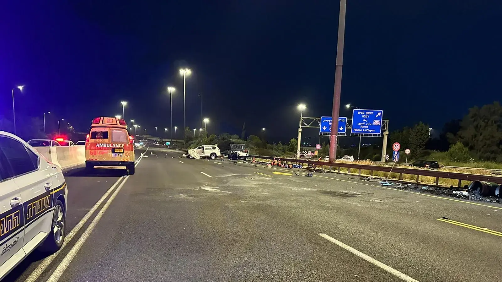 זירת התאונה שבה נהרגו שני גברים בני 50 בכביש 1, ליד מודיעין, 19 באפריל 2024 זירת התאונה שבה נהרגו שני גברים בני 50 בכביש 1, ליד מודיעין, 19 באפריל 2024