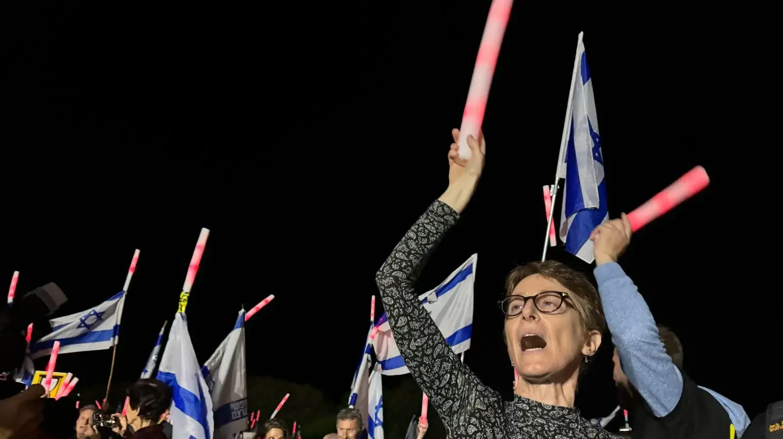 ד"ר יולנדה יבור בהפגנה בקיסריה, 20 באפריל 2024