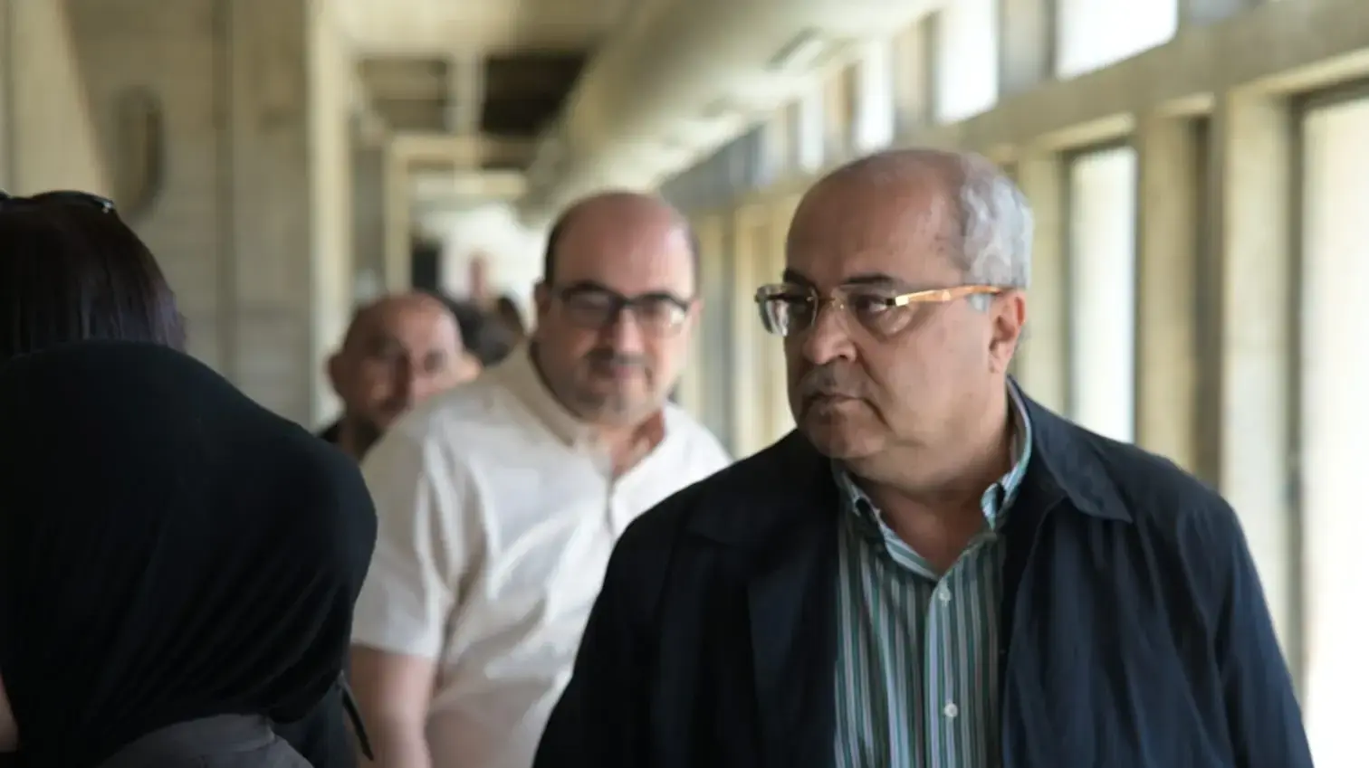 אחמד טיבי וסמי אבו שחאדה בדיון הארכת מעצר לשוטר שירה ביעקוב טוחי, בימ"ש השלום תל אביב, 21 באפריל 2024 אחמד טיבי וסמי אבו שחאדה בדיון הארכת מעצר לשוטר שירה ביעקוב טוחי, בימ"ש השלום תל אביב, 21 באפריל 2024