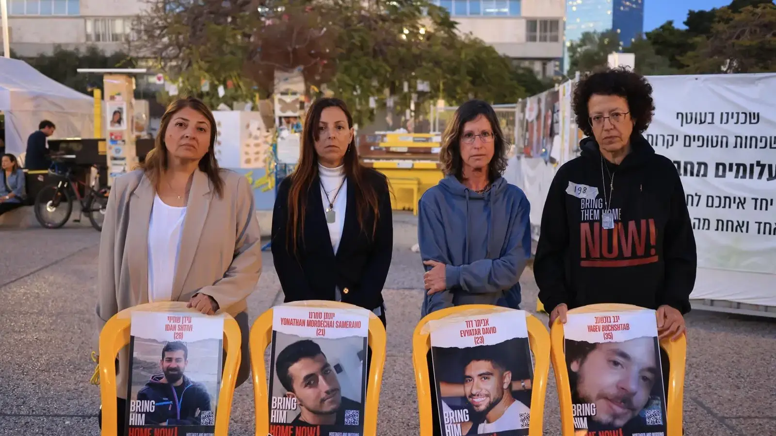 ארבע אמהות חטופים:דלית שתיוי, אמו של עידן שתיוי,איילת סמרנו, אמו של יונתן סמרנו,אסתר בוכשטב, אמו של יגב בוכשטב,גליה דוד, אמו של אביתר דוד