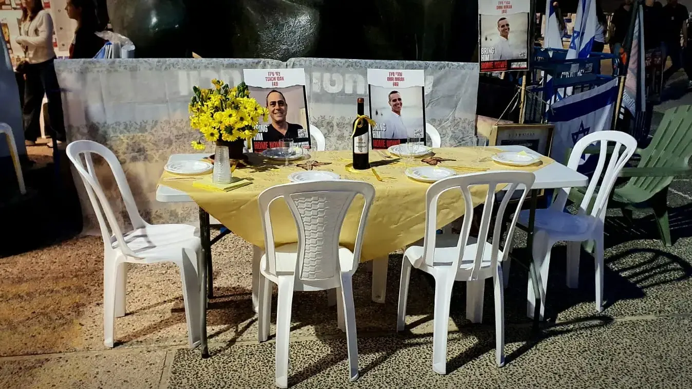 ליל הסדר בכיכר החטופים בתל אביב