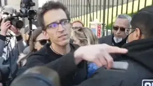 פרופסור שי דוידאי נחסם בכניסה לאוניברסיטת קולומביה בניו יורק, 22 באפריל 2024 פרופסור שי דוידאי נחסם בכניסה לאוניברסיטת קולומביה בניו יורק, 22 באפריל 2024