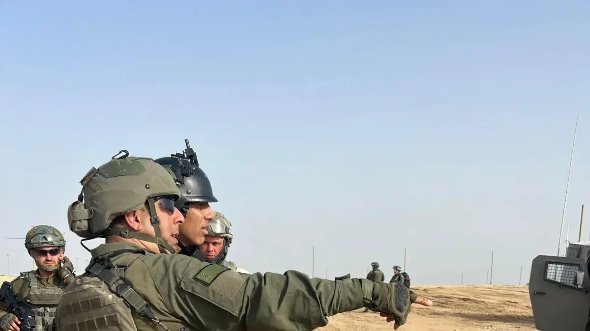 אמיר בוחבוט מסייר עם מפקד אוגדה 162 תא"ל איציק כהן בתוך רצועת עזה..24 באפריל 2024 אמיר בוחבוט מסייר עם מפקד אוגדה 162 תא"ל איציק כהן בתוך רצועת עזה..24 באפריל 2024