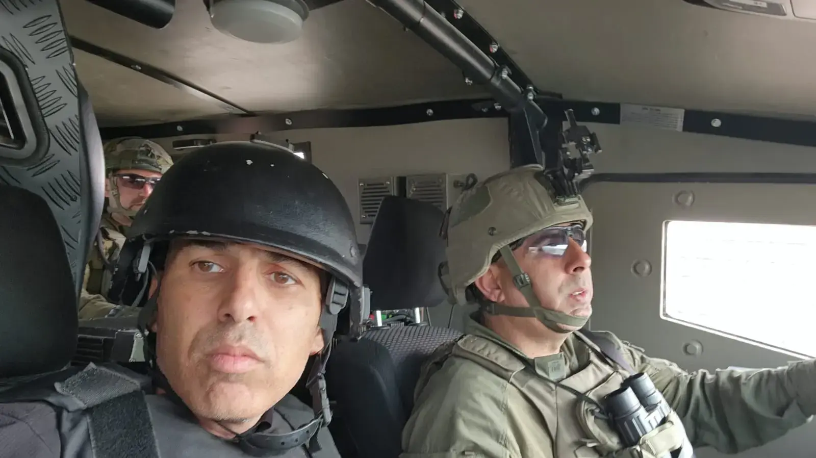 אמיר בוחבוט מסייר עם מפקד אוגדה 162 תא"ל איציק כהן בתוך רצועת עזה..24 באפריל 2024 אמיר בוחבוט מסייר עם מפקד אוגדה 162 תא"ל איציק כהן בתוך רצועת עזה..24 באפריל 2024