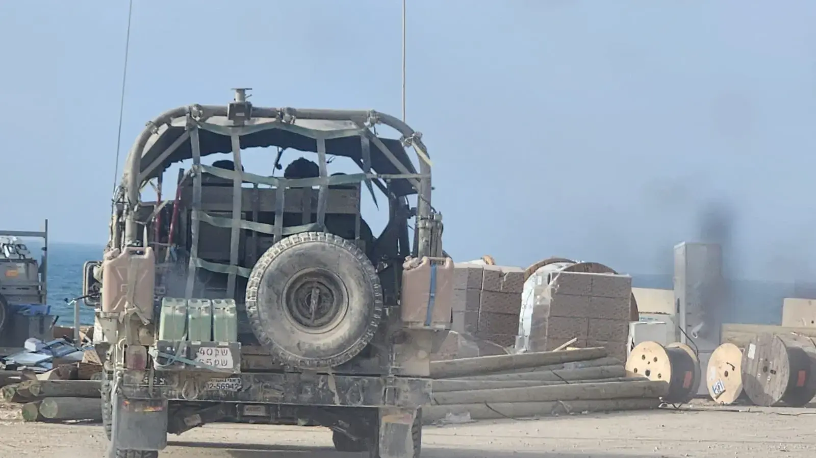 אמיר בוחבוט מסייר עם מפקד אוגדה 162 תא"ל איציק כהן בתוך רצועת עזה..24 באפריל 2024 אמיר בוחבוט מסייר עם מפקד אוגדה 162 תא"ל איציק כהן בתוך רצועת עזה..24 באפריל 2024