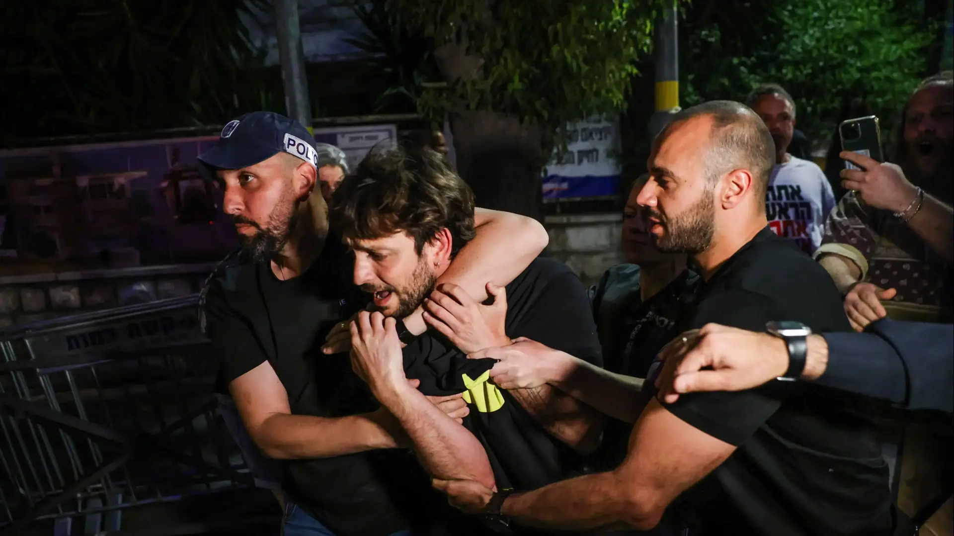 מחאה מול מעון רה"מ בירושלים בעקבות הסרטון של הירש גולדברג־פולין