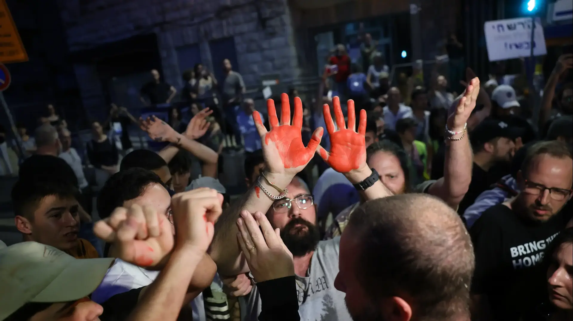 מחאה מול מעון רה"מ בירושלים בעקבות הסרטון של הירש גולדברג־פולין
