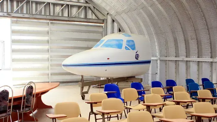 מטוס אבטרא המשמש כסימולטור בהאנגר לנוער שוחר טיסה
