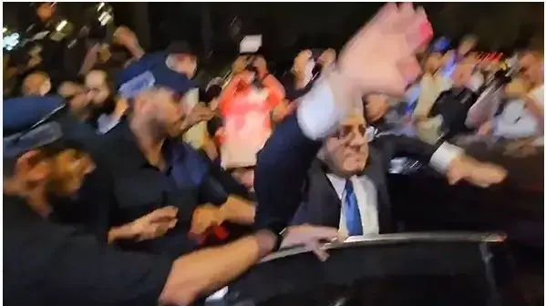 מחאה מול מעון רה"מ בירושלים בעקבות הסרטון של הירש גולדברג־פולין